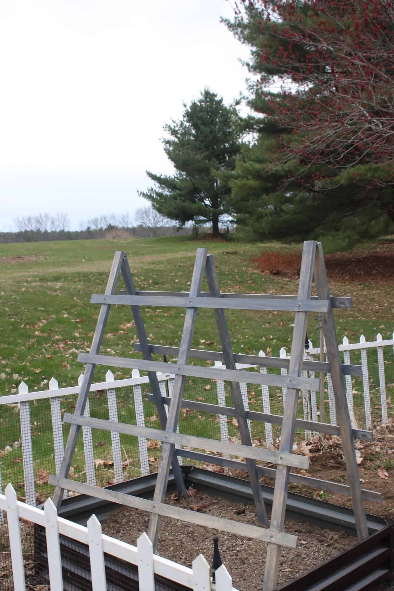 FOLDING GARDEN TRELLIS