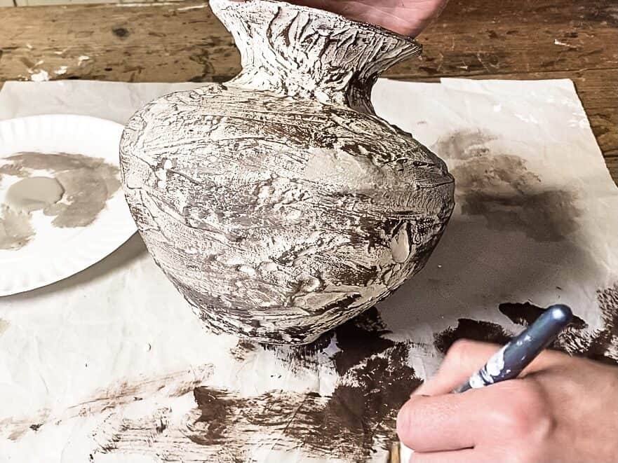 painting a thrift store vase