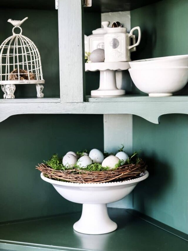 DIY Chalk Painted Easter Eggs