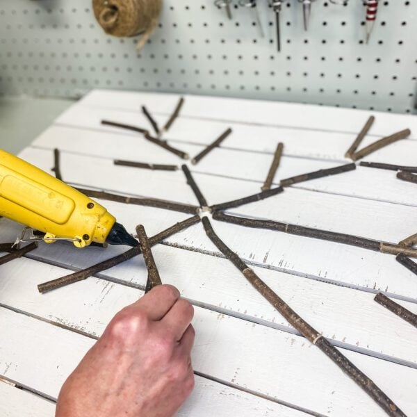 making a snowflake wood sign