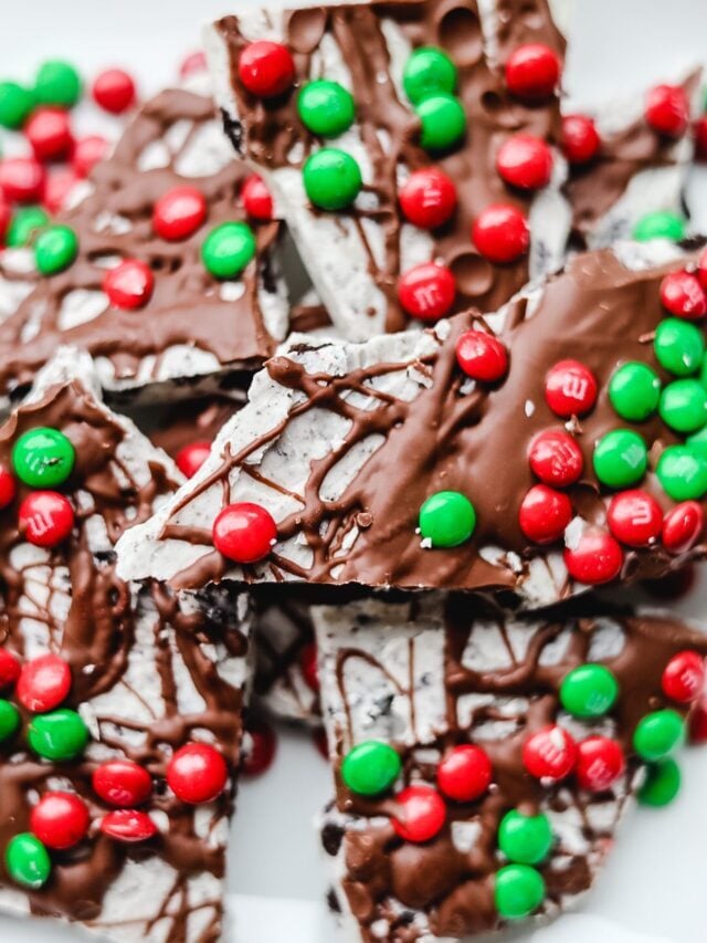 Homemade Holiday Oreo Bark: Make A Quick No Bake  Festive Treat