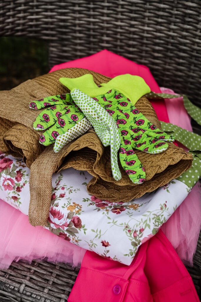 outfit to dress garden scarecrow