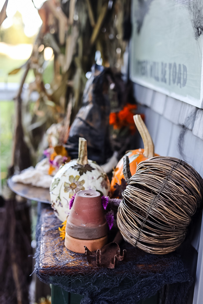 Garden Witch Porch Decor: A Bewitchingly Beautiful Halloween Look ...