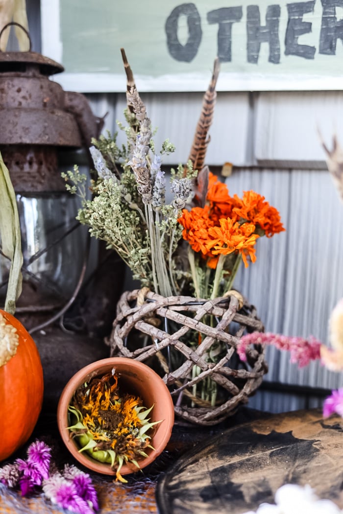 Garden Witch Porch Decor: A Bewitchingly Beautiful Halloween Look ...