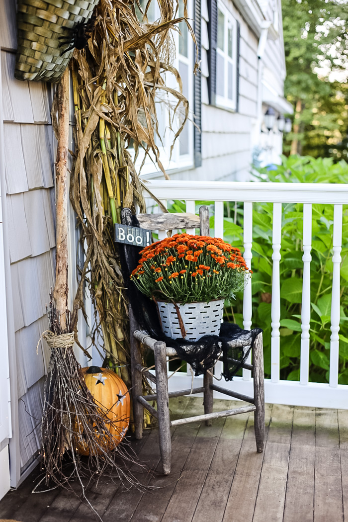 Garden Witch Porch Decor: A Bewitchingly Beautiful Halloween Look ...