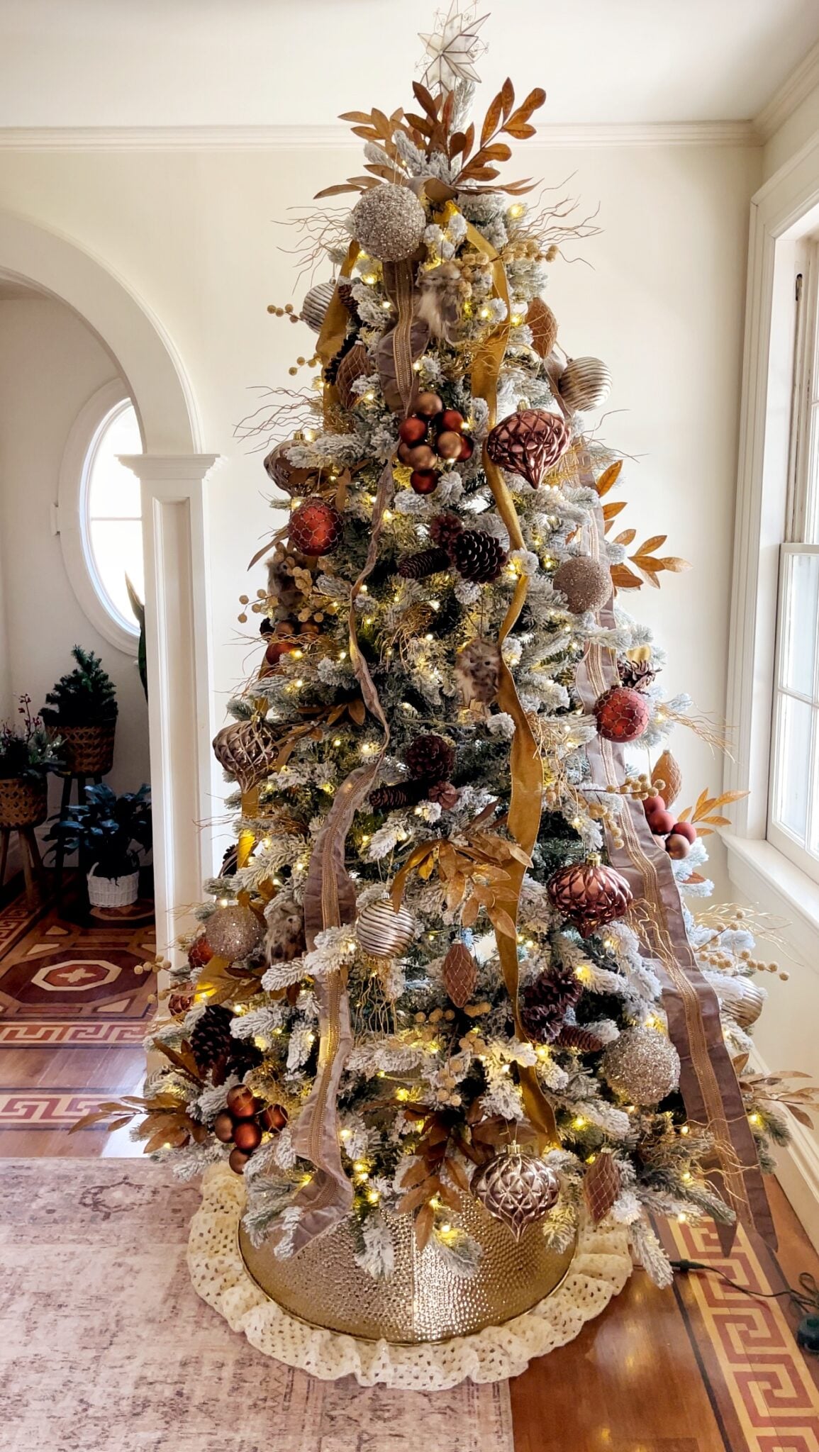 How to Decorate a Christmas Tree Like a Pro: Tips from Top Bloggers ...