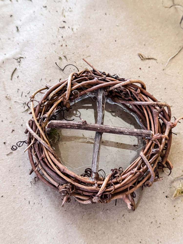 making a fairy tree window out of grapevine wreath