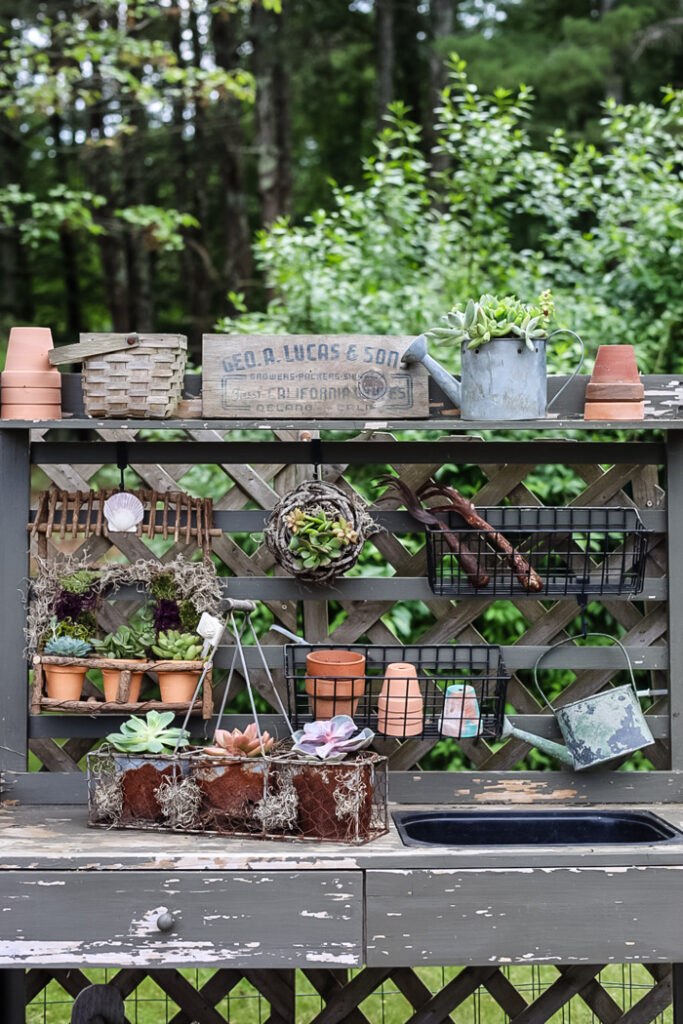 green potting bench