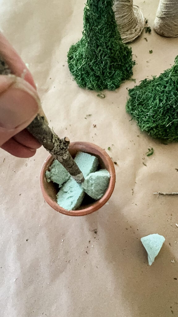 making a witch hat topiary