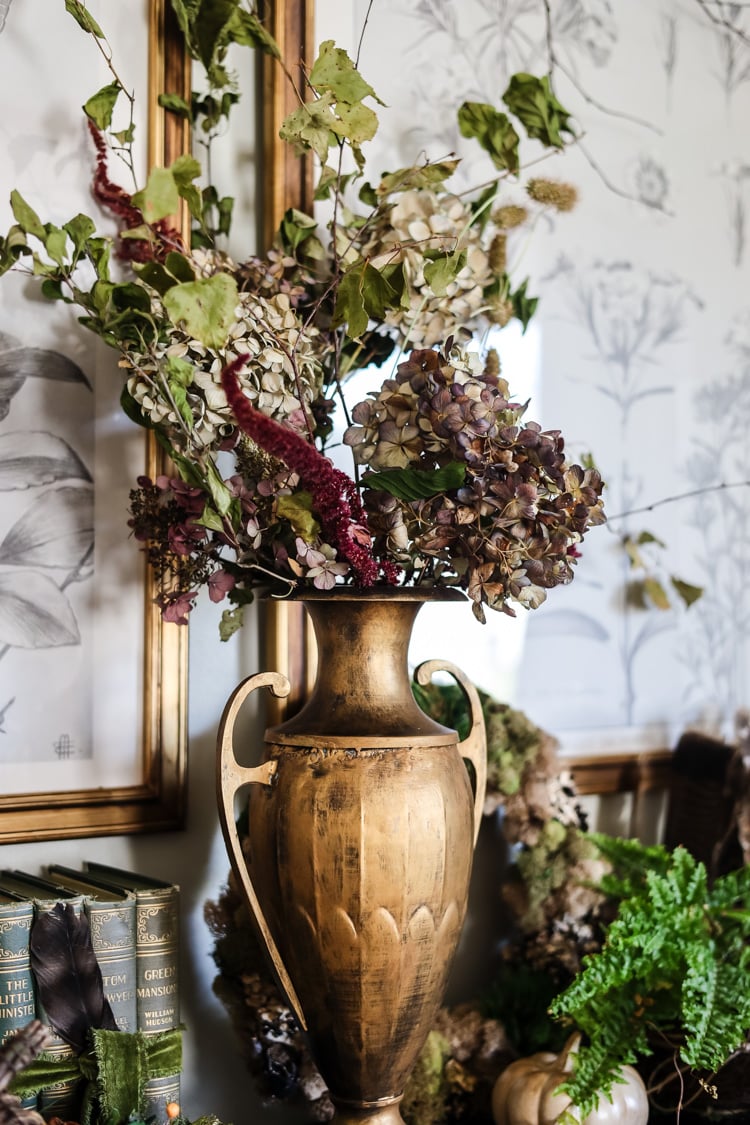 The Seamless Transition: How to Decorate for the “In-Between” Season