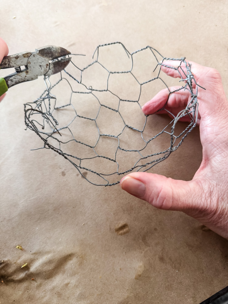 forming a suet basket with chicken wire