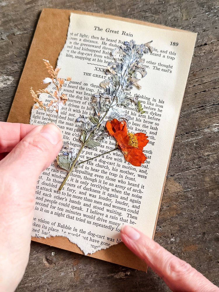 making anotecard with flowers