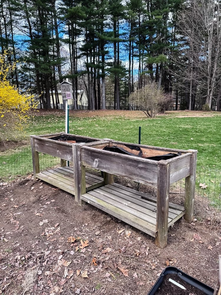 2 standing raised garden beds